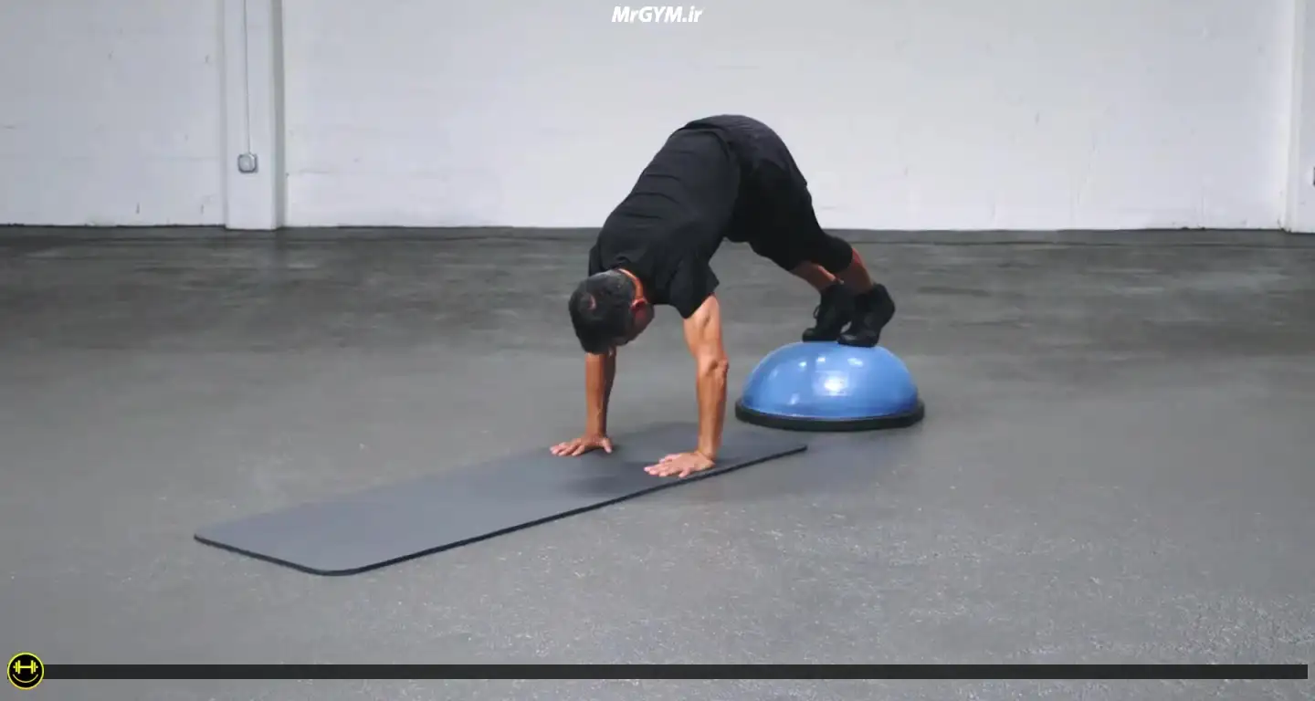 آموزش حرکت پلانک راه رونده با نیم کره تعادلی (Balance Trainer Walk Out Plank)