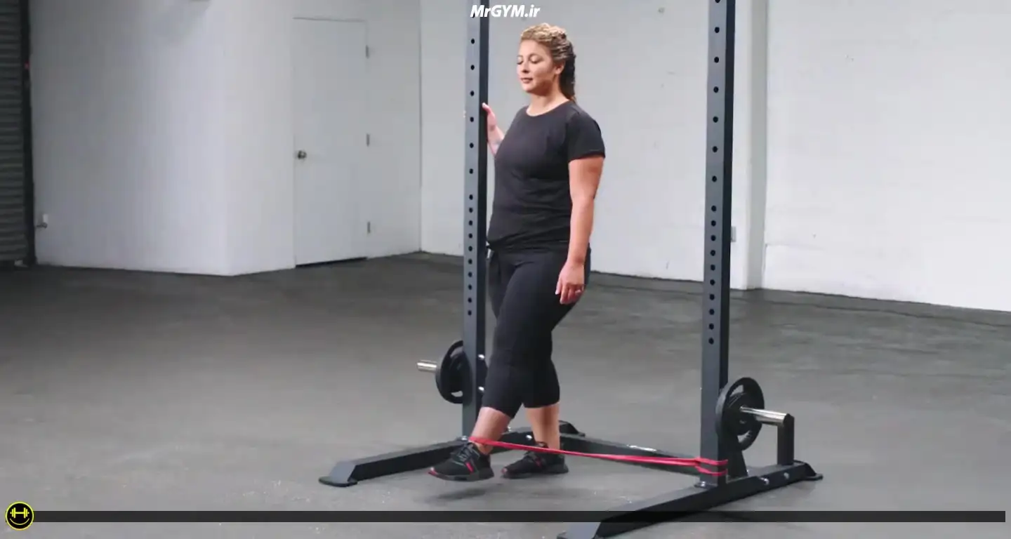 آموزش حرکت داخل ران ایستاده با کش حلقه ای (Loop Band Standing Hip Adduction)