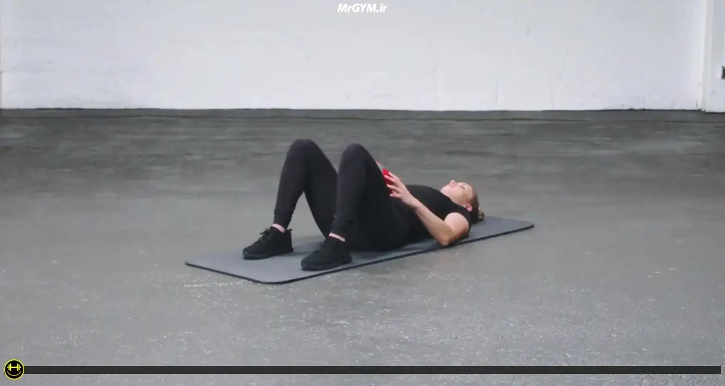 آموزش حرکت پل باسن با توپ پزشکی (Medicine Ball Glute Bridge)