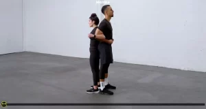 نشستن دیواری پشت به پشت با شریک
