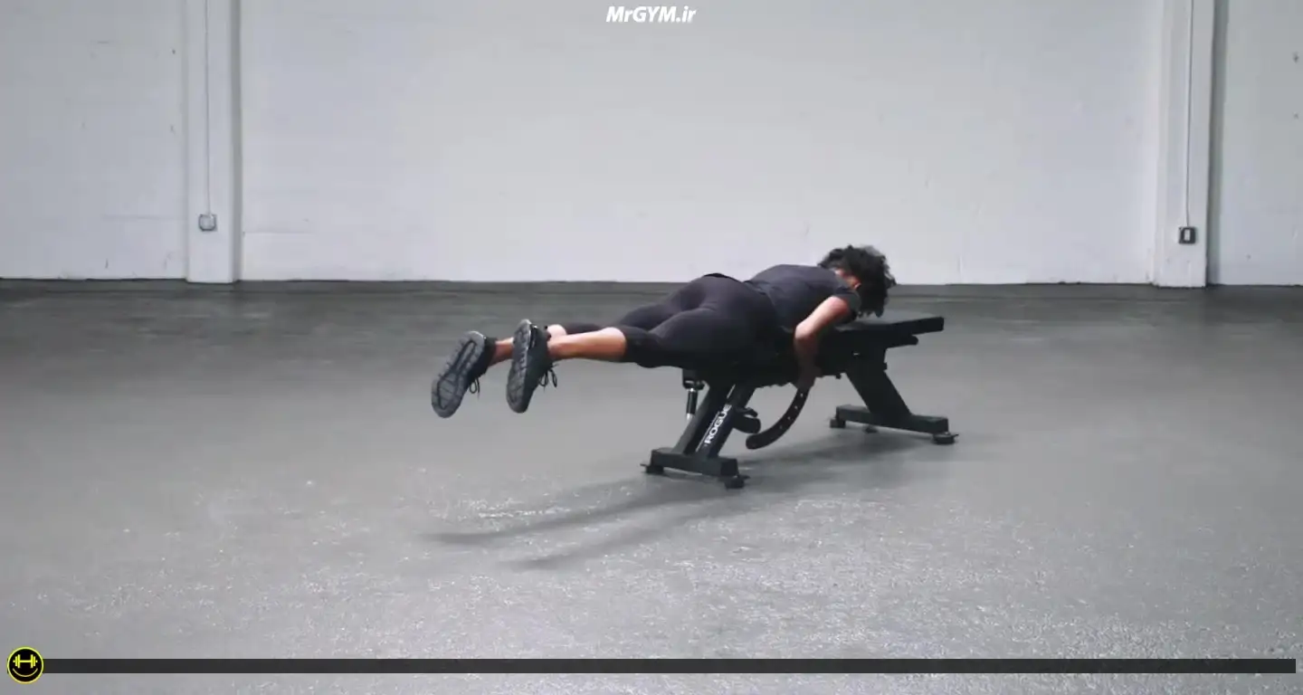 آموزش حرکت ضربات پروانه ای در حالت دمر (Prone Flutter Kicks)