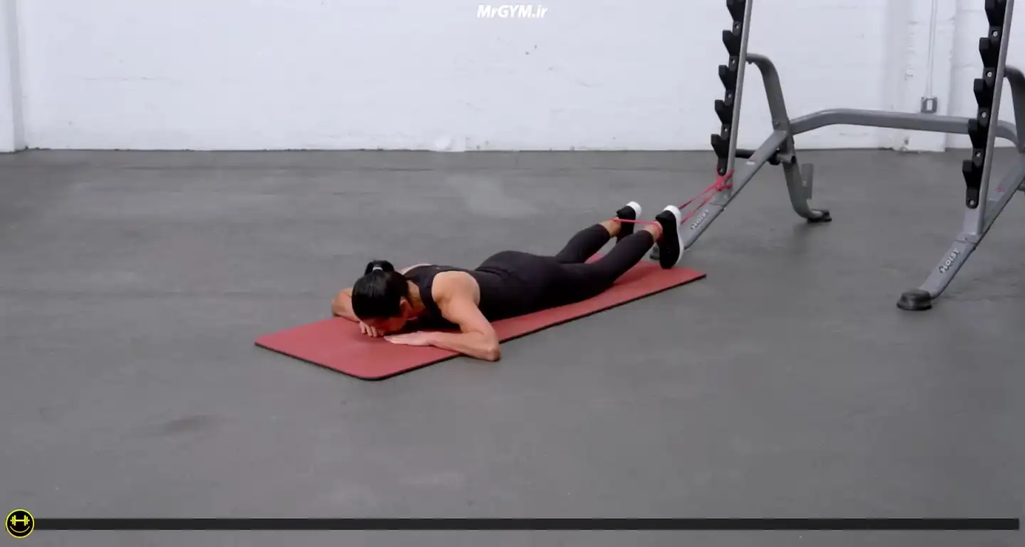 آموزش حرکت پشت ران خوابیده با مینی بند (Prone Loop Band Hamstring Curl)