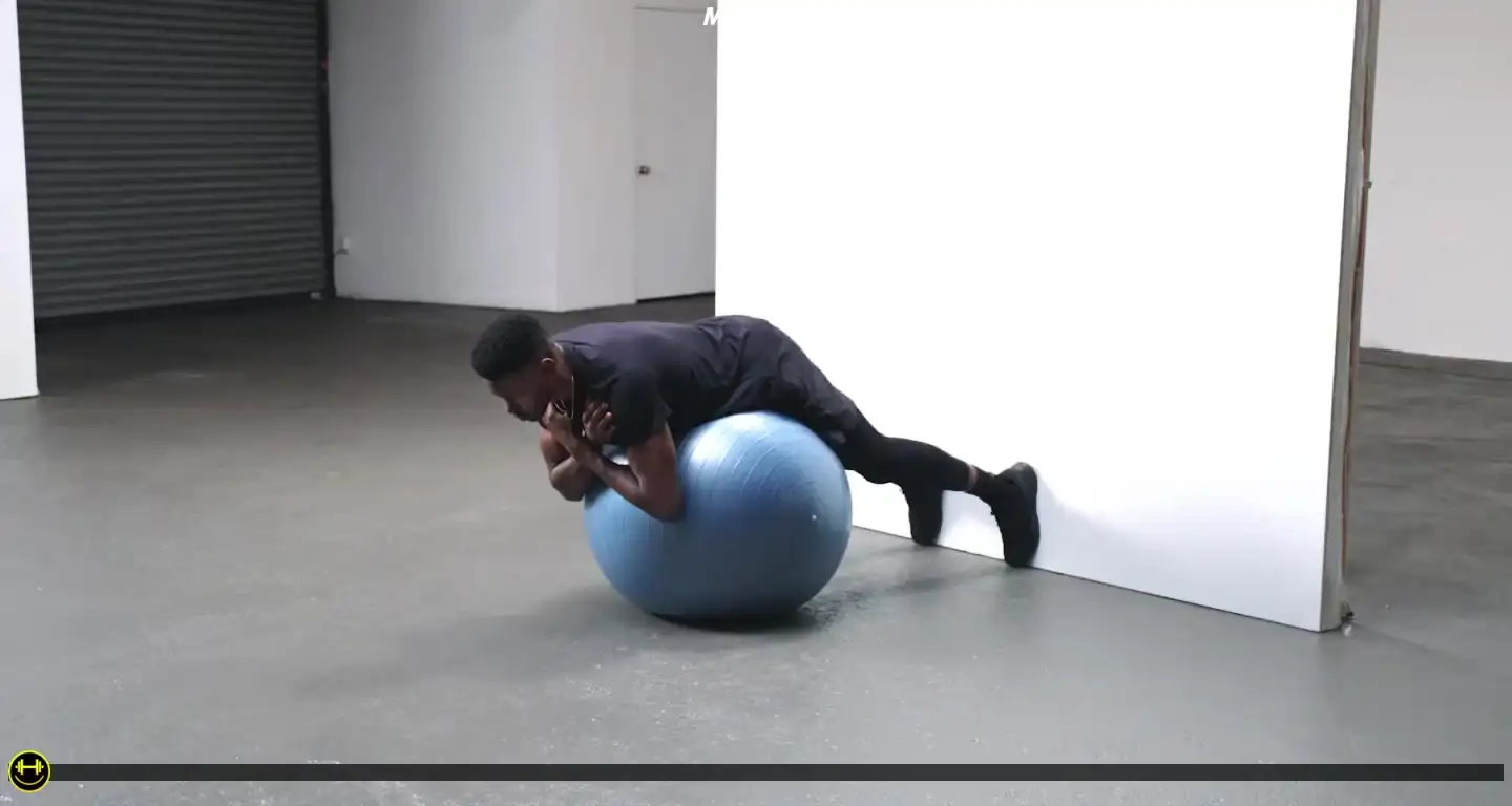 آموزش حرکت هایپر اکستنشن با توپ تعادلی (Stability Ball Hyperextension)