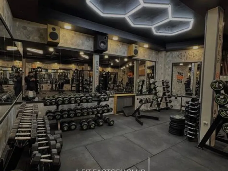 نمای باشگاه باشگاه بدنسازی آذرخش (Azarakhsh Gym) ولیعصر در تبریز