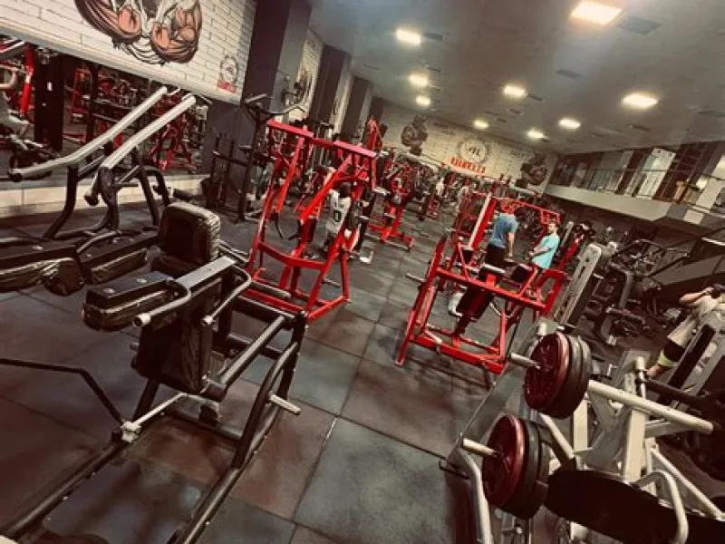 نمای باشگاه باشگاه بدنسازی فیت لند (FitLand) رشت در رشت